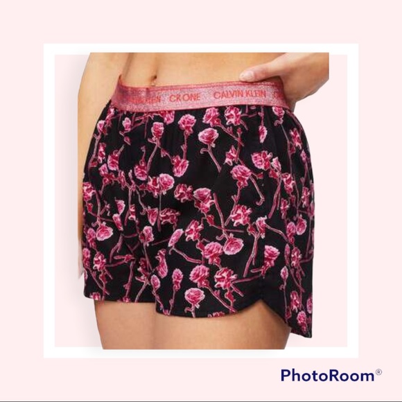 BNWT Calvin Klein Women’s Sleep Shorts with Pink Rose Design - Picture 2 of 6